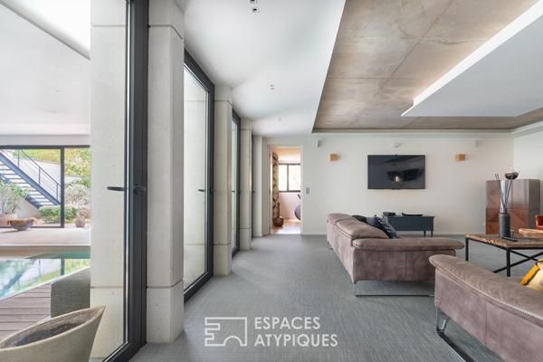Villa proche centre ville avec jardin et piscine intérieure