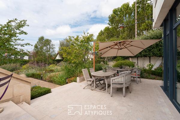 Villa proche centre ville avec jardin et piscine intérieure