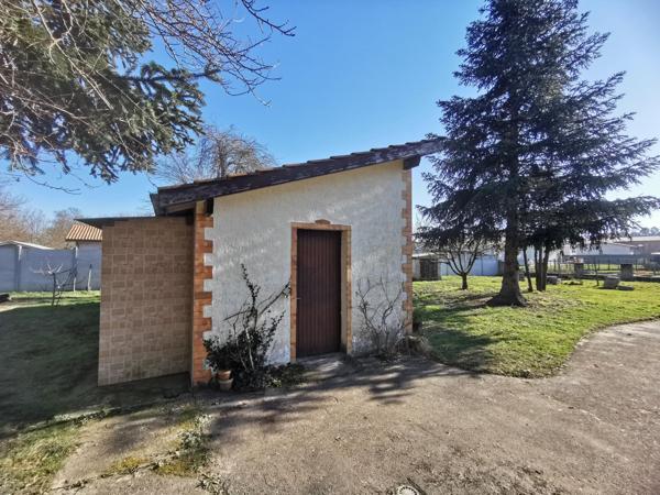 Dans secteur calme, sur beau parc arboré propriété avec belles prestations