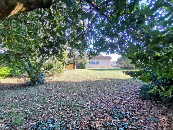 Dans secteur calme, sur beau parc arboré propriété avec belles prestations