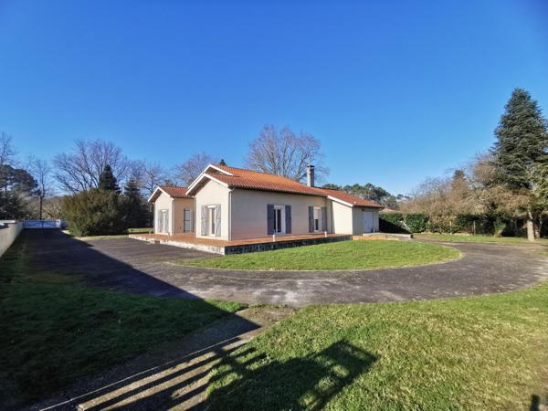 Dans secteur calme, sur beau parc arboré propriété avec belles prestations
