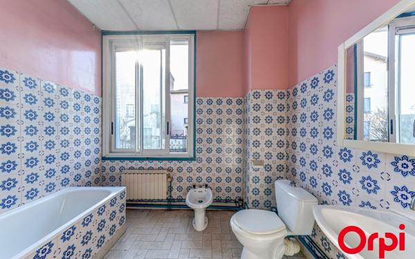 Maison à vendre    8 pièces • 148,19 m2 Vénissieux