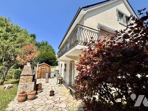 RENNES -QUARTIER FRANCISCO FERRER - MAISON AVEC GRAND JARDIN.
Venez découvrir cette agréable m...