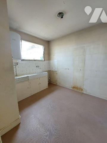 A VENDRE - RENNES (35) Centre ville - Rue Jules Simon T2 + garage + cave. TRAVAUX A PREVOIR
Au...