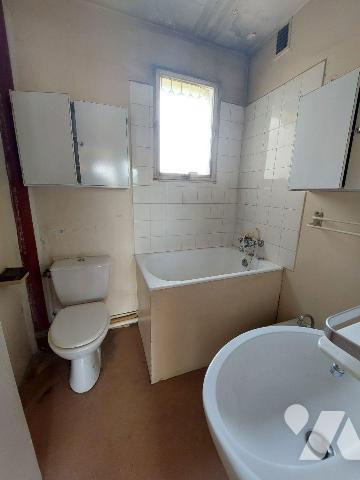 A VENDRE - RENNES (35) Centre ville - Rue Jules Simon T2 + garage + cave. TRAVAUX A PREVOIR
Au...