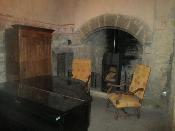 Château historique dominant les gorges de la Dore Thiers