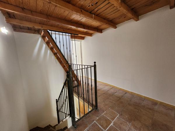 EXCLUSIVITE A LOUER A SAINT SATURNIN LES AVIGNON - Appartement T2 bis en triplex avec cour, balcon et climatisation - Proche village