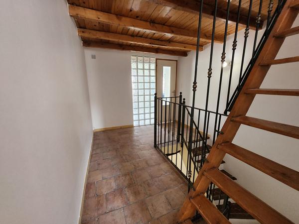 EXCLUSIVITE A LOUER A SAINT SATURNIN LES AVIGNON - Appartement T2 bis en triplex avec cour, balcon et climatisation - Proche village