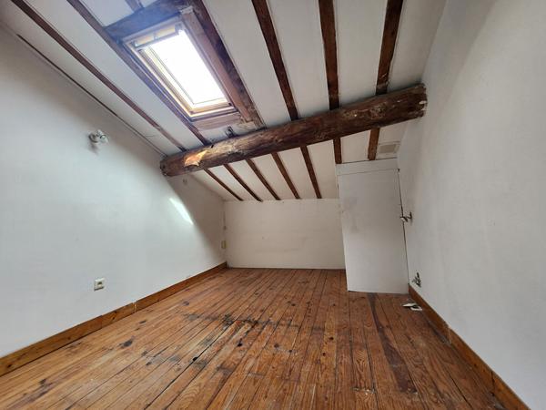 EXCLUSIVITE A LOUER A SAINT SATURNIN LES AVIGNON - Appartement T2 bis en triplex avec cour, balcon et climatisation - Proche village