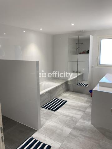Maison
         6 pièces
        - 264 m² Bien prestige 949 000 € *