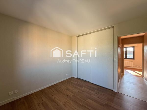 Appartement T2 lumineux avec garage et cave.