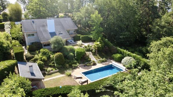 Vente                                                      Maison
                        
                     9 pièces                      267 m2                     à Brive-la-Gaillarde