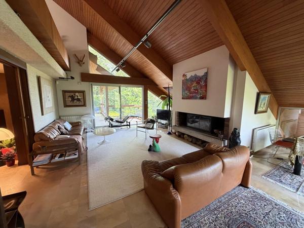 Vente                                                      Maison
                        
                     9 pièces                      267 m2                     à Brive-la-Gaillarde