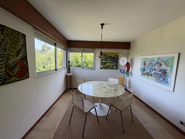 Vente                                                      Maison
                        
                     9 pièces                      267 m2                     à Brive-la-Gaillarde