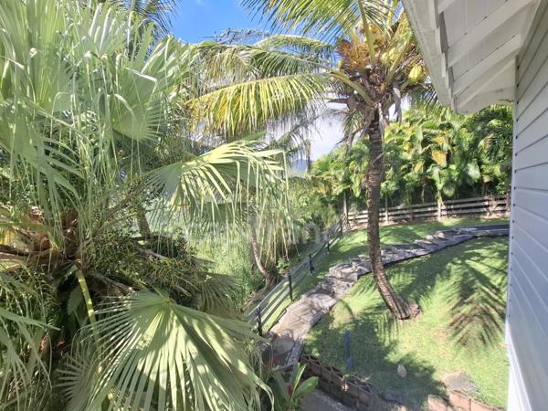 A LOUER – Belle maison individuelle T5 avec vue mer et mornes – Case-Pilote, quartier Citronnelles