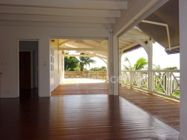 A LOUER – Belle maison individuelle T5 avec vue mer et mornes – Case-Pilote, quartier Citronnelles