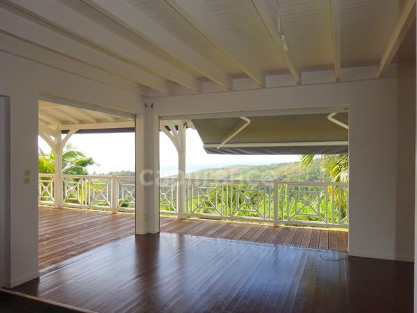 A LOUER – Belle maison individuelle T5 avec vue mer et mornes – Case-Pilote, quartier Citronnelles