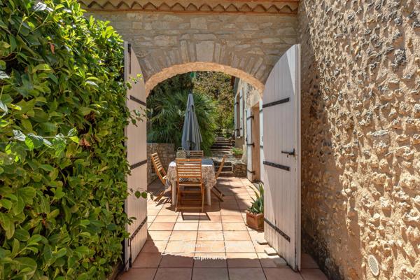 Maison en pierre de 130 m² avec piscine