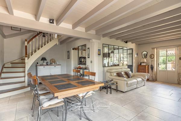 Maison en pierre de 130 m² avec piscine