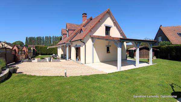 Une maison clé en main avec véranda contemporaine et possibilité de vivre de plain-pied. – 2 garages – Terrain 807 m² – Saint-Ouen-du-Tilleul