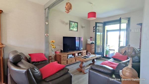 Une maison clé en main avec véranda contemporaine et possibilité de vivre de plain-pied. – 2 garages – Terrain 807 m² – Saint-Ouen-du-Tilleul