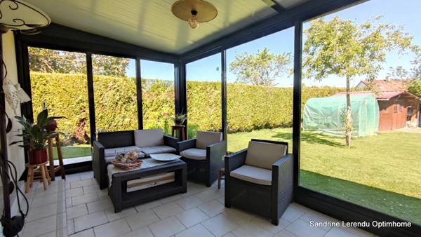 Une maison clé en main avec véranda contemporaine et possibilité de vivre de plain-pied. – 2 garages – Terrain 807 m² – Saint-Ouen-du-Tilleul