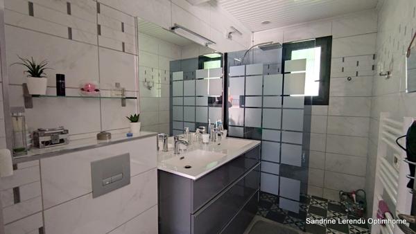 Une maison clé en main avec véranda contemporaine et possibilité de vivre de plain-pied. – 2 garages – Terrain 807 m² – Saint-Ouen-du-Tilleul