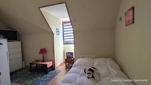 Une maison clé en main avec véranda contemporaine et possibilité de vivre de plain-pied. – 2 garages – Terrain 807 m² – Saint-Ouen-du-Tilleul