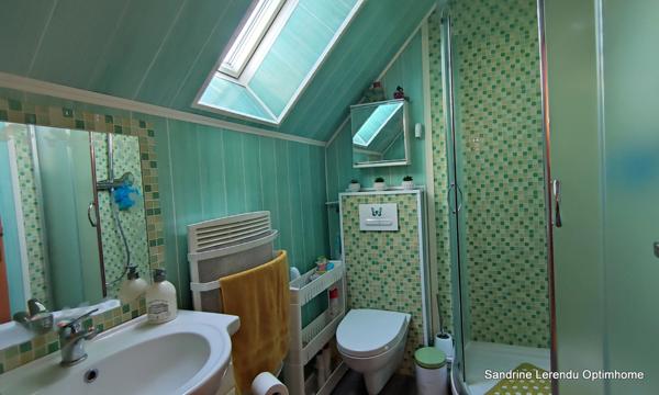 Une maison clé en main avec véranda contemporaine et possibilité de vivre de plain-pied. – 2 garages – Terrain 807 m² – Saint-Ouen-du-Tilleul