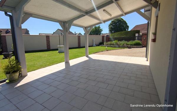 Une maison clé en main avec véranda contemporaine et possibilité de vivre de plain-pied. – 2 garages – Terrain 807 m² – Saint-Ouen-du-Tilleul