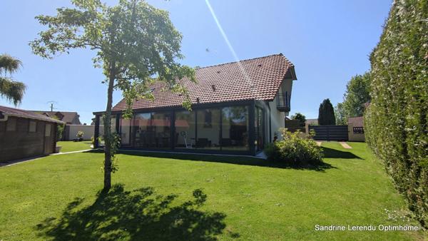 Une maison clé en main avec véranda contemporaine et possibilité de vivre de plain-pied. – 2 garages – Terrain 807 m² – Saint-Ouen-du-Tilleul