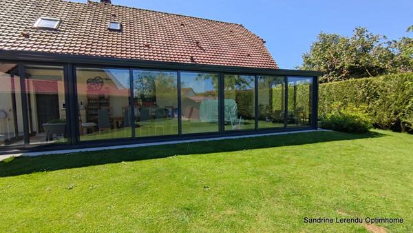 Une maison clé en main avec véranda contemporaine et possibilité de vivre de plain-pied. – 2 garages – Terrain 807 m² – Saint-Ouen-du-Tilleul