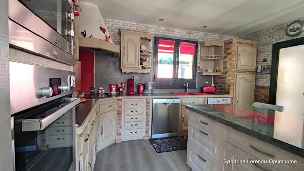 Une maison clé en main avec véranda contemporaine et possibilité de vivre de plain-pied. – 2 garages – Terrain 807 m² – Saint-Ouen-du-Tilleul