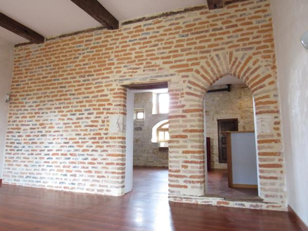 MAISON MEDIEVALE DE VILLAGE ENTIEREMENT RENOVEE DPE B + DEUXIEME PETITE MAISON AVEC ETAGE QUI SERT DE GARAGE 290000€