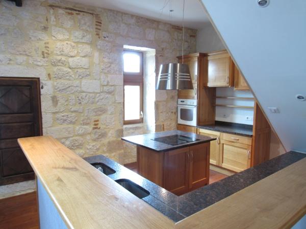 MAISON MEDIEVALE DE VILLAGE ENTIEREMENT RENOVEE DPE B + DEUXIEME PETITE MAISON AVEC ETAGE QUI SERT DE GARAGE 290000€