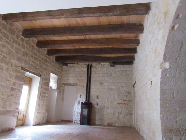 MAISON MEDIEVALE DE VILLAGE ENTIEREMENT RENOVEE DPE B + DEUXIEME PETITE MAISON AVEC ETAGE QUI SERT DE GARAGE 290000€