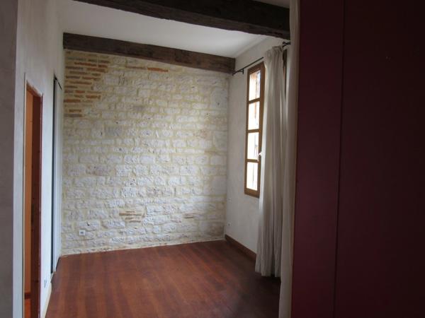 MAISON MEDIEVALE DE VILLAGE ENTIEREMENT RENOVEE DPE B + DEUXIEME PETITE MAISON AVEC ETAGE QUI SERT DE GARAGE 290000€