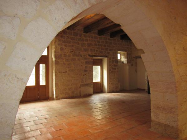 MAISON MEDIEVALE DE VILLAGE ENTIEREMENT RENOVEE DPE B + DEUXIEME PETITE MAISON AVEC ETAGE QUI SERT DE GARAGE 290000€