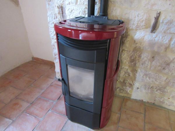 MAISON MEDIEVALE DE VILLAGE ENTIEREMENT RENOVEE DPE B + DEUXIEME PETITE MAISON AVEC ETAGE QUI SERT DE GARAGE 290000€