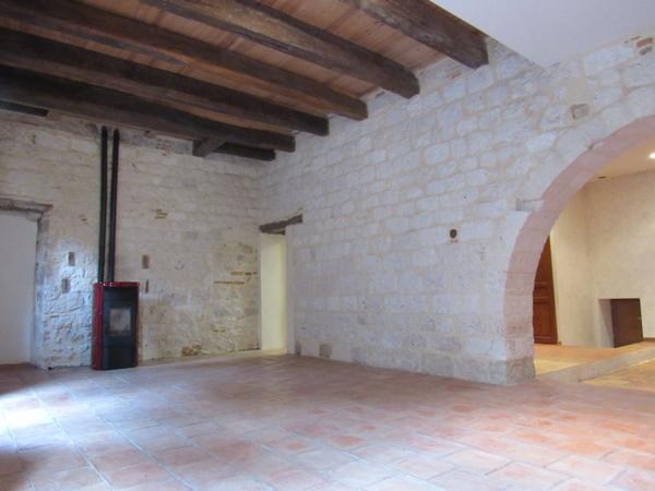 MAISON MEDIEVALE DE VILLAGE ENTIEREMENT RENOVEE DPE B + DEUXIEME PETITE MAISON AVEC ETAGE QUI SERT DE GARAGE 290000€
