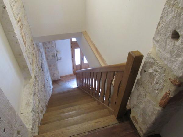 MAISON MEDIEVALE DE VILLAGE ENTIEREMENT RENOVEE DPE B + DEUXIEME PETITE MAISON AVEC ETAGE QUI SERT DE GARAGE 290000€