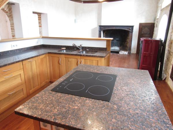 MAISON MEDIEVALE DE VILLAGE ENTIEREMENT RENOVEE DPE B + DEUXIEME PETITE MAISON AVEC ETAGE QUI SERT DE GARAGE 290000€