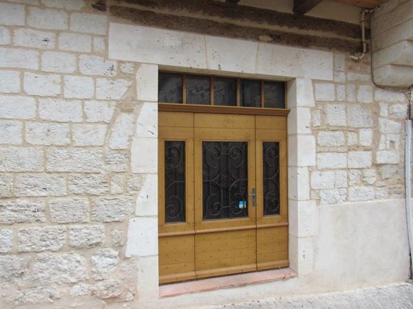 MAISON MEDIEVALE DE VILLAGE ENTIEREMENT RENOVEE DPE B + DEUXIEME PETITE MAISON AVEC ETAGE QUI SERT DE GARAGE 290000€