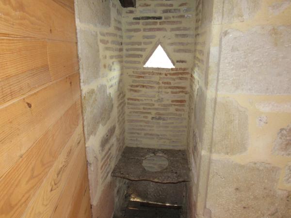 MAISON MEDIEVALE DE VILLAGE ENTIEREMENT RENOVEE DPE B + DEUXIEME PETITE MAISON AVEC ETAGE QUI SERT DE GARAGE 290000€