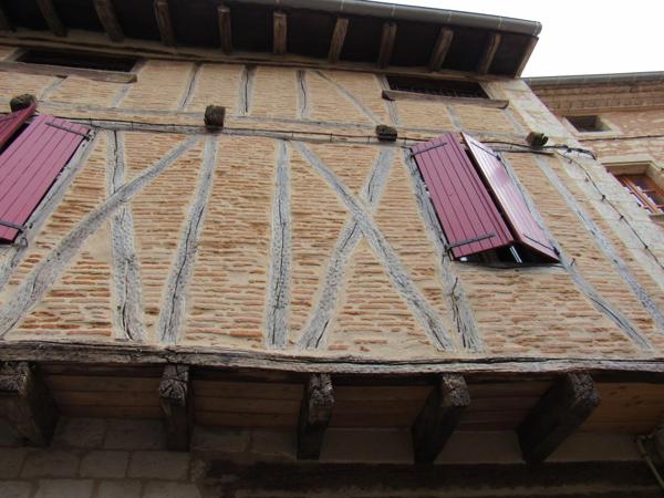 MAISON MEDIEVALE DE VILLAGE ENTIEREMENT RENOVEE DPE B + DEUXIEME PETITE MAISON AVEC ETAGE QUI SERT DE GARAGE 290000€