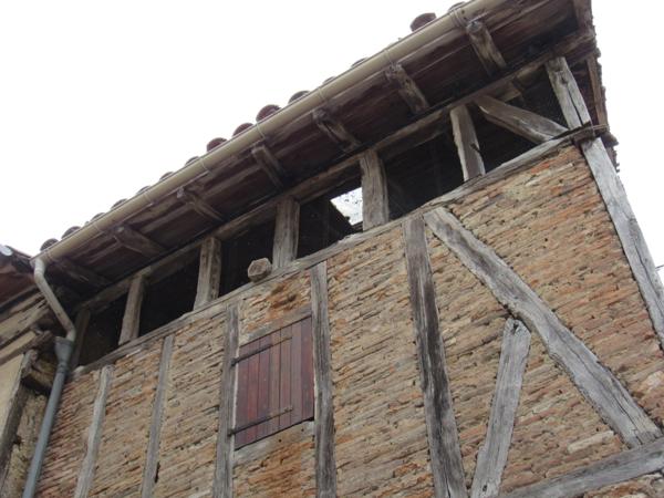 MAISON MEDIEVALE DE VILLAGE ENTIEREMENT RENOVEE DPE B + DEUXIEME PETITE MAISON AVEC ETAGE QUI SERT DE GARAGE 290000€