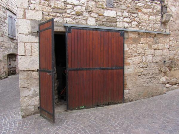 MAISON MEDIEVALE DE VILLAGE ENTIEREMENT RENOVEE DPE B + DEUXIEME PETITE MAISON AVEC ETAGE QUI SERT DE GARAGE 290000€