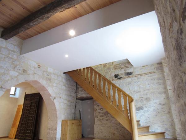 MAISON MEDIEVALE DE VILLAGE ENTIEREMENT RENOVEE DPE B + DEUXIEME PETITE MAISON AVEC ETAGE QUI SERT DE GARAGE 290000€