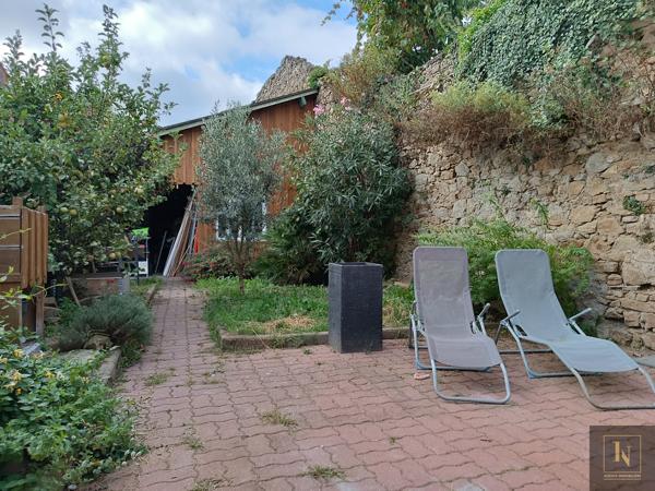Maison
                                                                                                                                                                                                                                                                                                                        6 pièce(s)                                                                                                                                                                                                          4 chambre(s)                                                                                                                                                                                                          164  m²