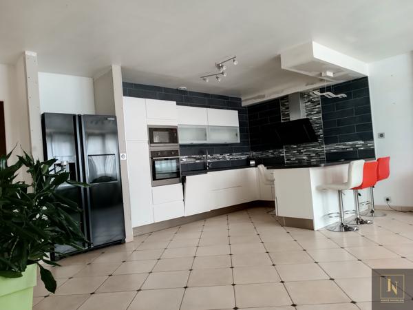 Maison
                                                                                                                                                                                                                                                                                                                        6 pièce(s)                                                                                                                                                                                                          4 chambre(s)                                                                                                                                                                                                          164  m²